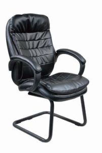 כיסא אורח דגם מונטריאול מעוצב, עם ידיות אינטגרליות וריפוד יוקרתי למשרדים וחדרי ישיבות.